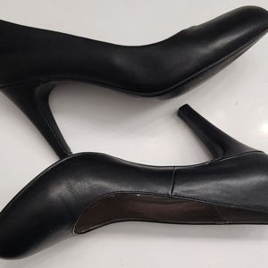 Easy Spirit round toe pumps Black size 8